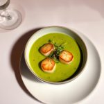 Velouté d'avocat aux pétoncles